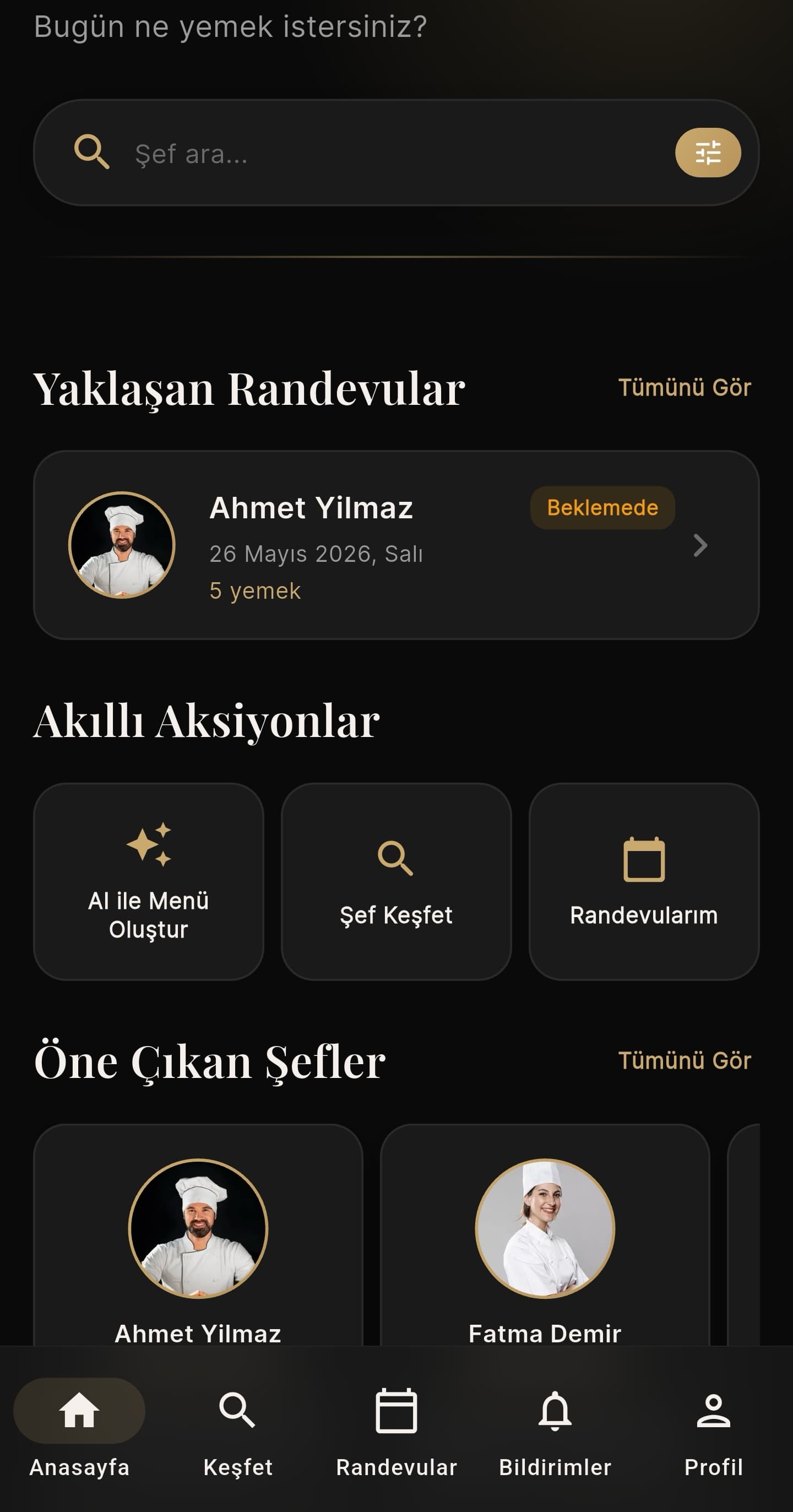 Chef'm Özel Şef Hizmeti - Mutfakta Yemek Hazırlayan Profesyonel Şef